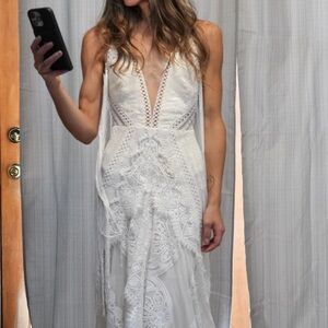 Rue De Seine “West” Cream Plunge Neck Sleeveless Wedding Gown Never worn Sample